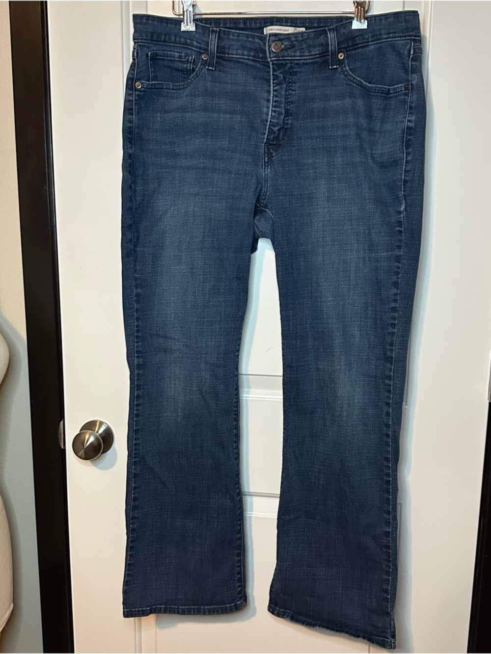 Levi’s 415 Classic Bootcut Medium Wash Jeans | Women’s 18W
